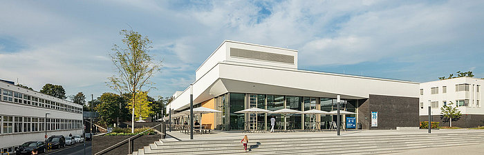 Außenansicht des neuen Wirtschaftsgebäudes des Universitätsklinikums Frankfurt